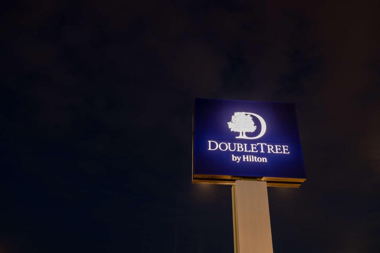 Doubletree By Hilton Calgary North Hotel Esterno foto